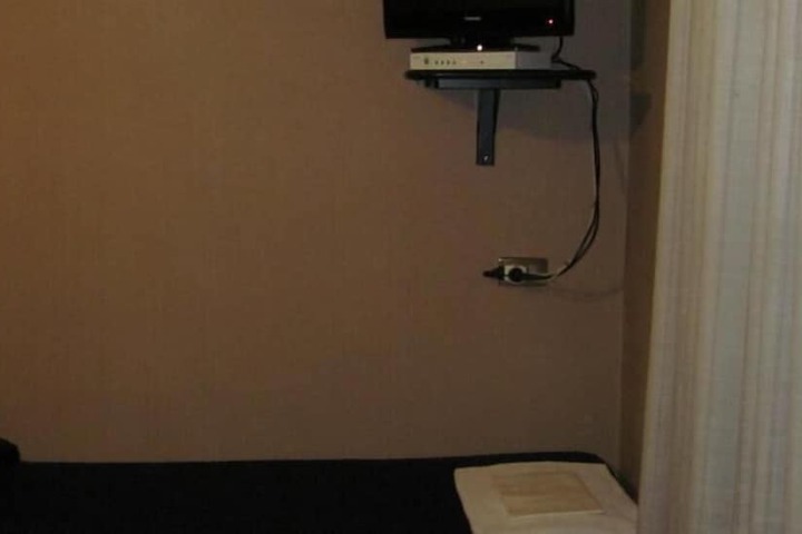 Room 16 of 40
