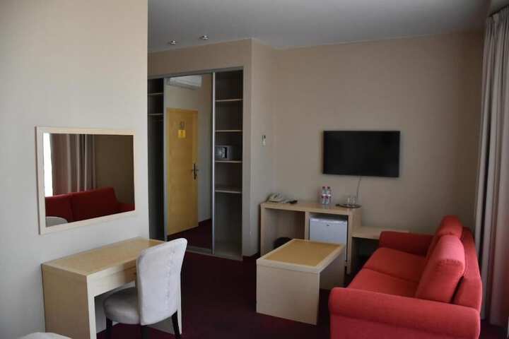 Room 27 of 45