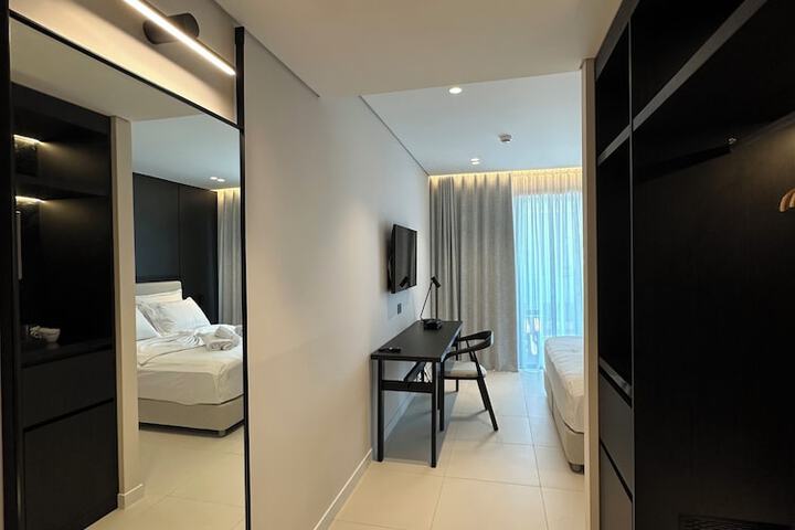 Room 32 of 142