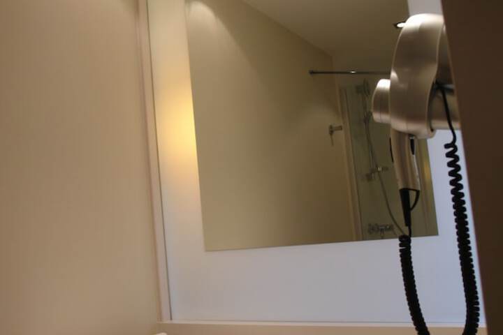 Room 3 of 59