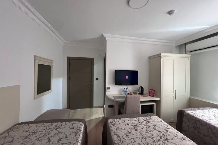 Room 6 of 53