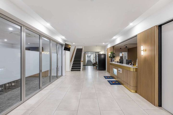 Entrance & Lobby