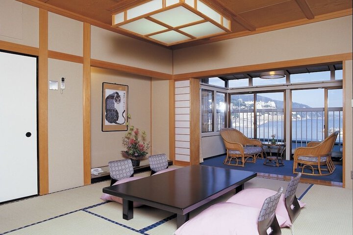 Room 3 of 43