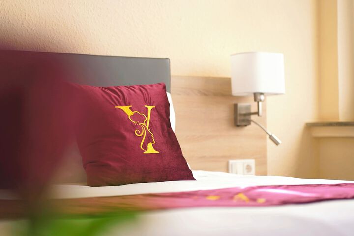 Room 10 of 17