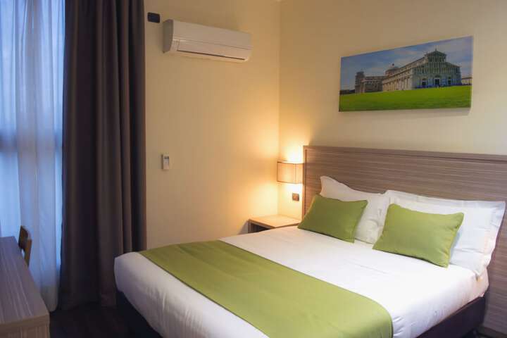 Room 12 of 77