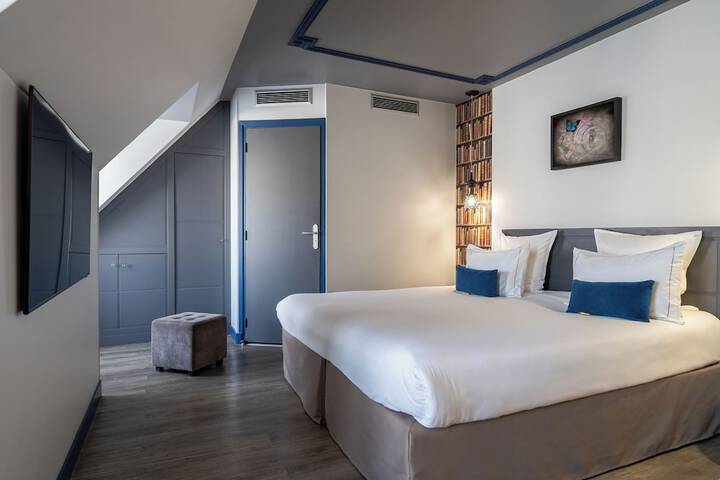 Room 27 of 90