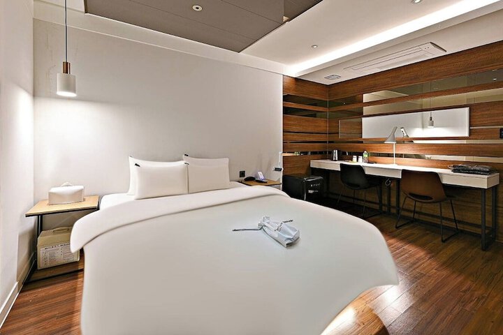 Room 5 of 19