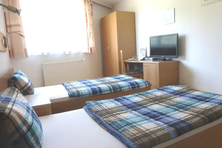 Room 4 of 19