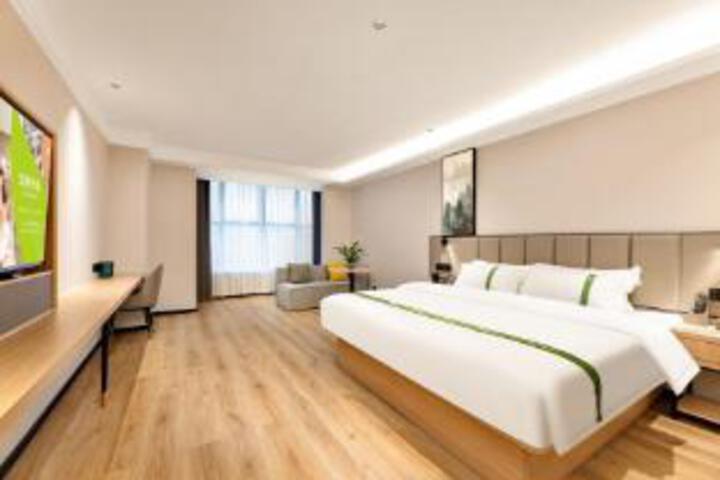 Room 6 of 8