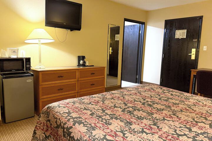 Room 8 of 27