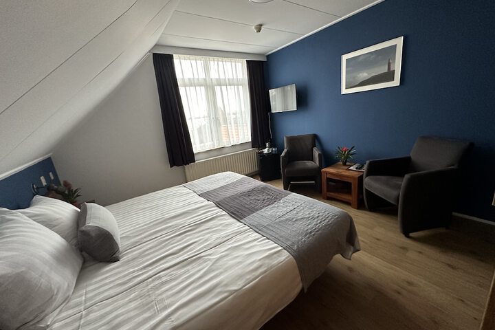 Room 2 of 26