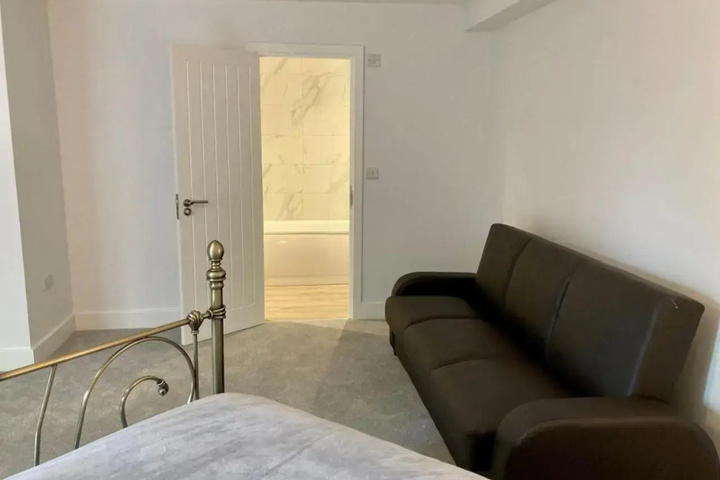 Room 4 of 11