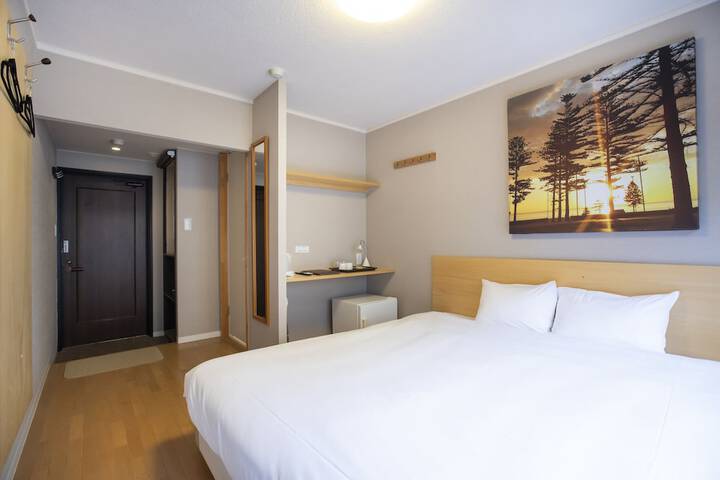 Room 6 of 12