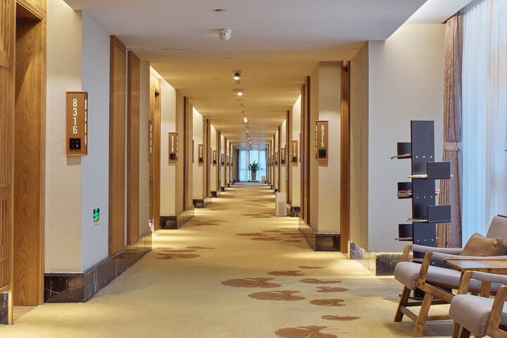 Ballroom/Hall 36 of 42