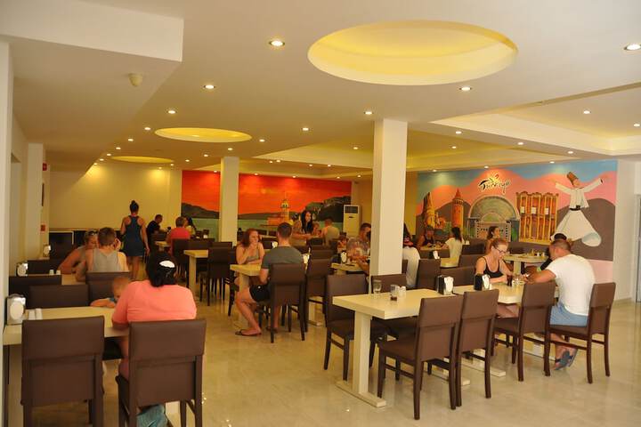 Dining 49 of 61