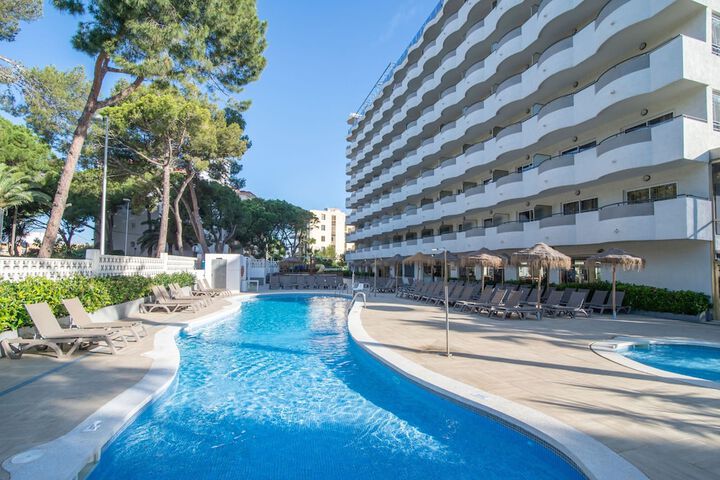 Hotel with Pool