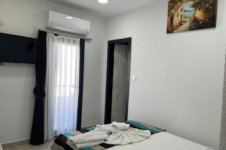 Room 13 of 35