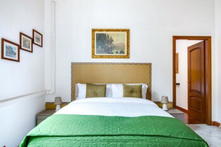Room 11 of 25