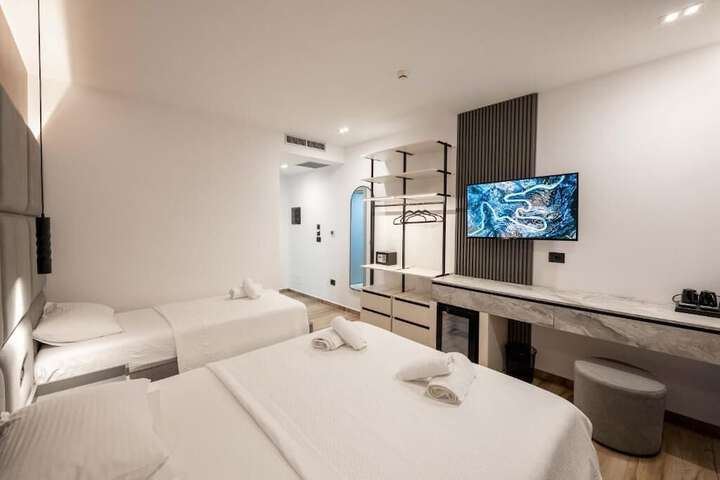 Room 42 of 80