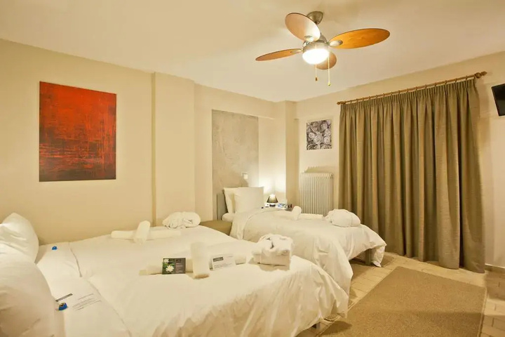 Room 4 of 13