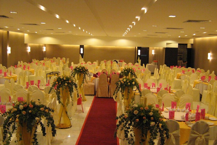 Ballroom/Hall 20 of 44