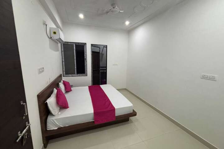 Room 10 of 17