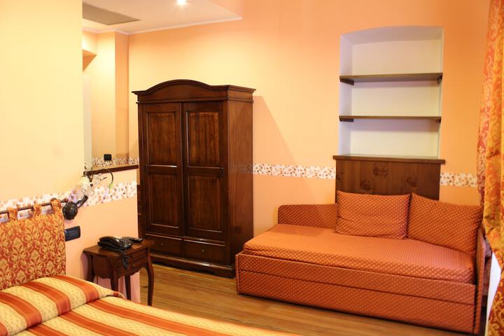Room 33 of 53