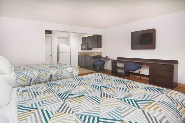 2 Queen Beds (3 of 5)
