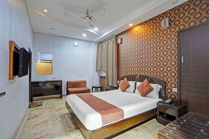 Room 12 of 32
