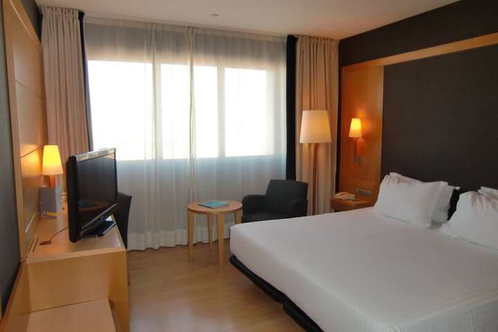 Room 10 of 111