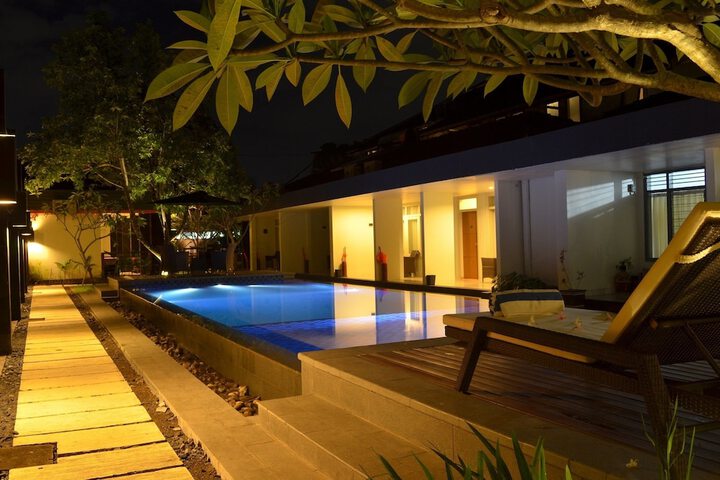 Hotel with Pool