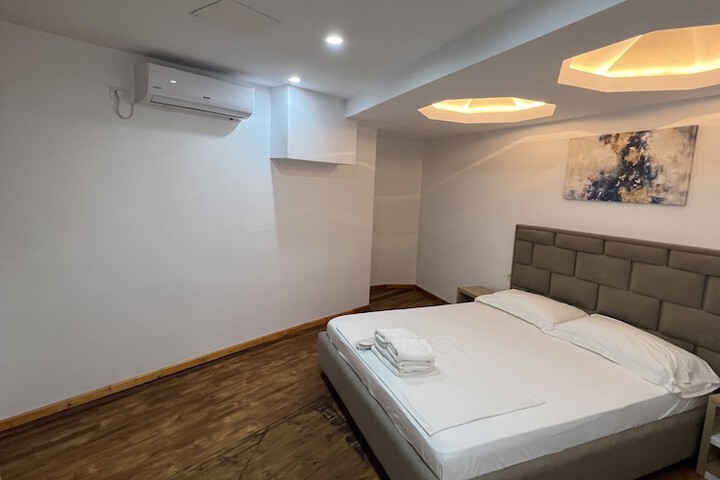 Room 62 of 98