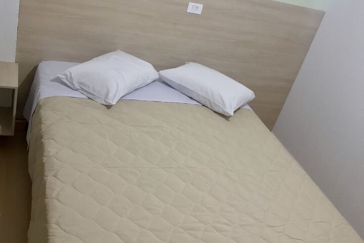 Room 2 of 37