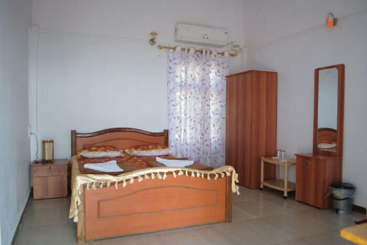 Room 8 of 15