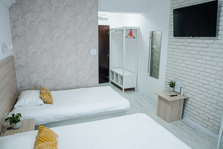 Room 13 of 102