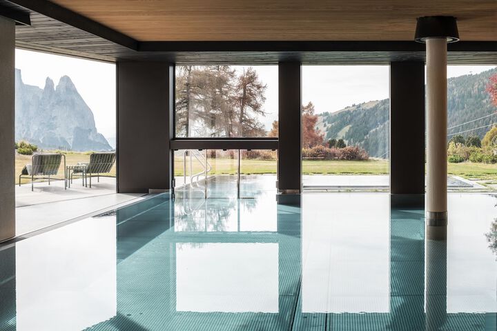 Pool 50 of 77