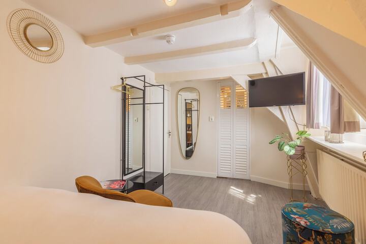 Room 10 of 19