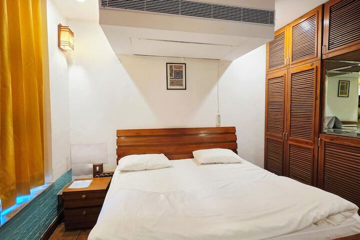 Room 68 of 181