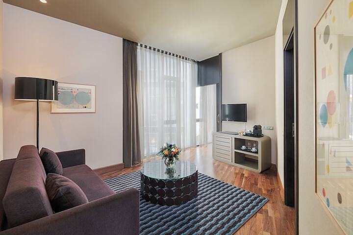Room 10 of 81
