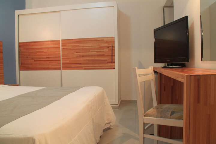 Room 11 of 102