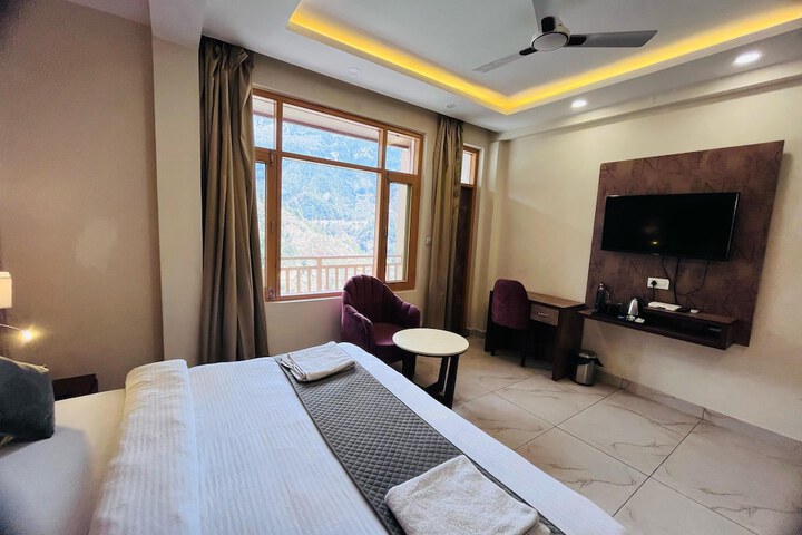 Room 27 of 80
