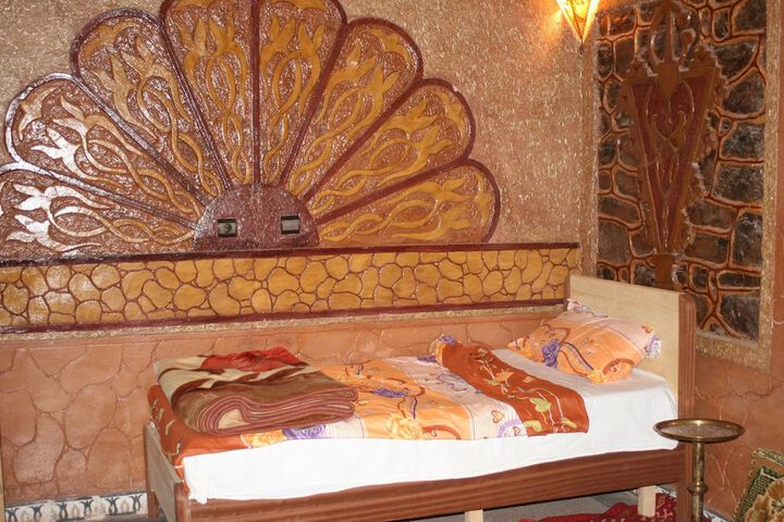Room 4 of 6