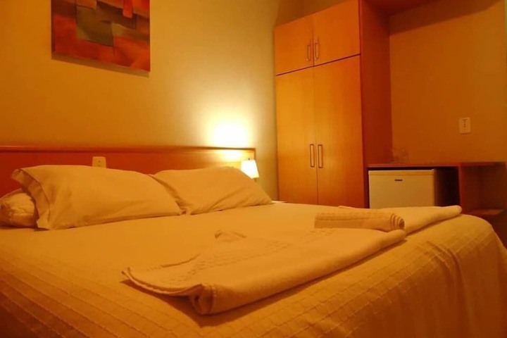Room 6 of 13