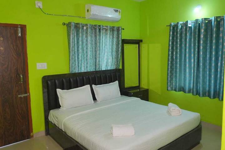 Room 3 of 21