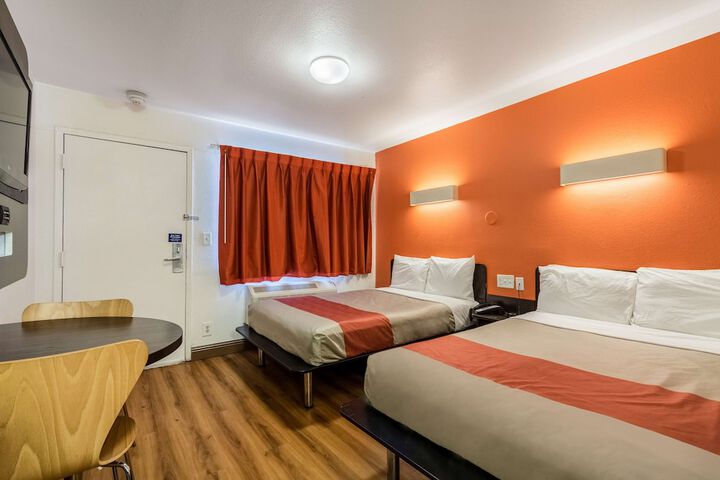 2 Double Beds (8 of 10)