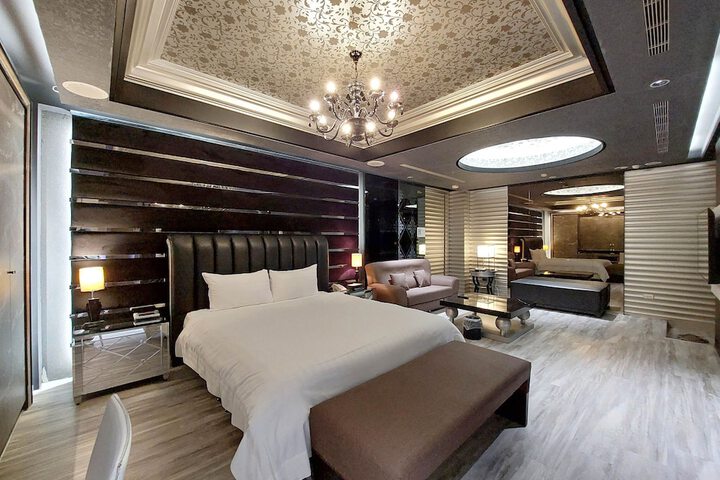 Room 8 of 69