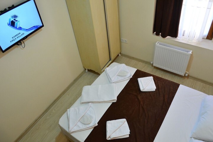 Room 6 of 30