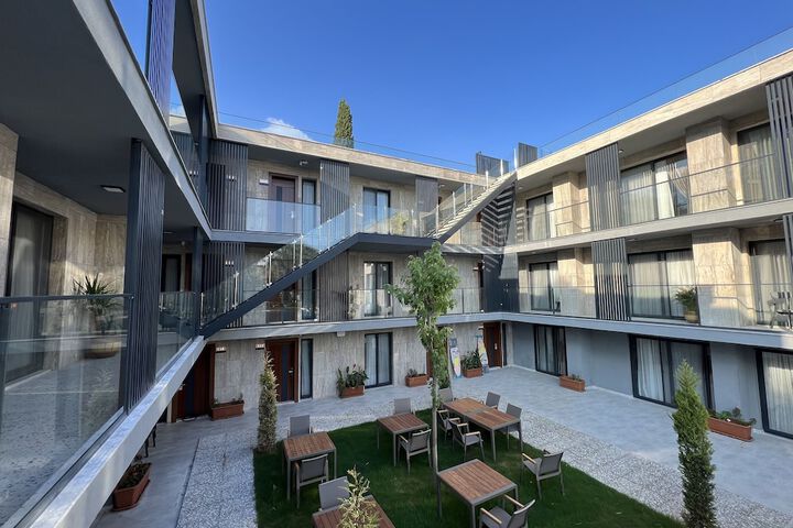 Hotel Exterior 50 of 61