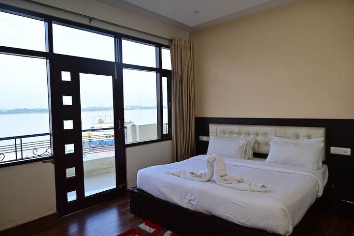 Room 28 of 62