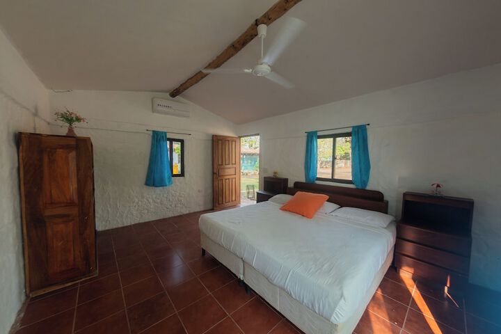 Room 16 of 100